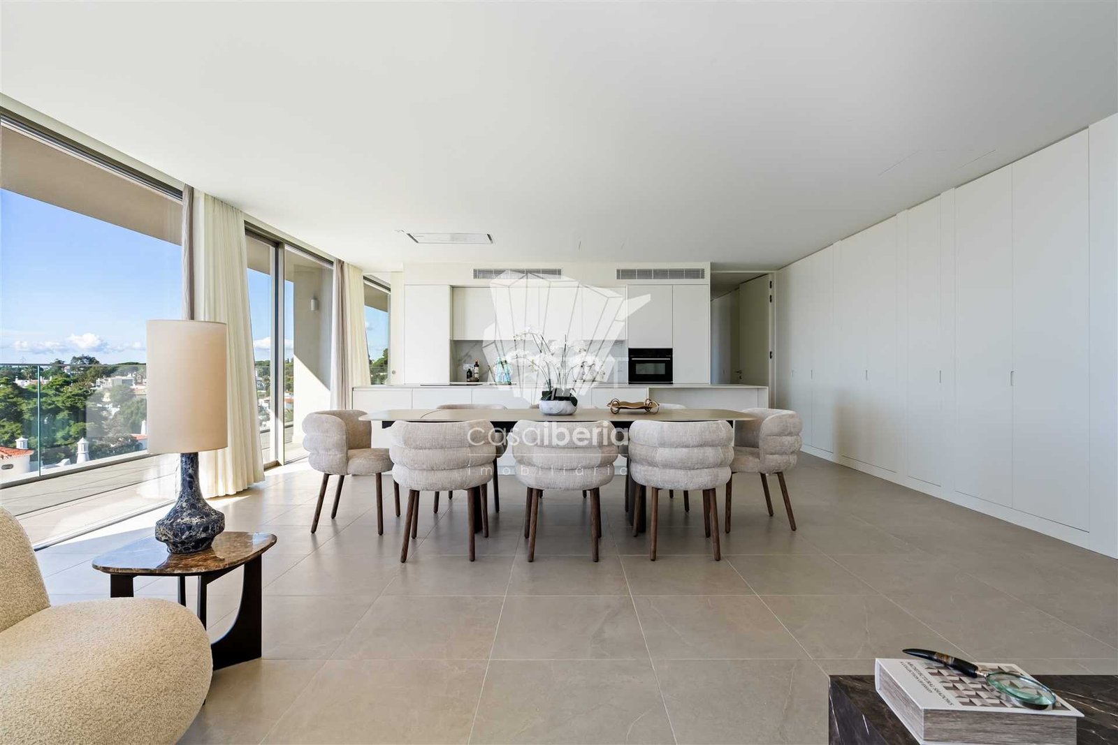 920d41cf4545 Generous Living Space Apartment in Faro with 4 bedrooms