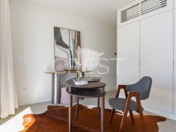 Generous Living Space Apartment in Faro  with 4 bedrooms