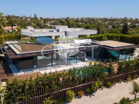 Generous Living Space Detached House in Faro  with 4 bedrooms