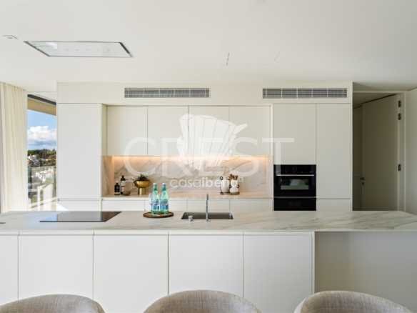 Generous Living Space Apartment in Faro  with 4 bedrooms