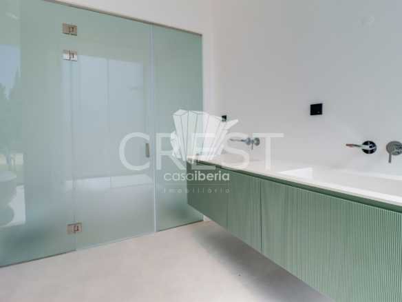 Generous Living Space Detached House in Faro  with 4 bedrooms