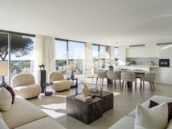 Generous Living Space Apartment in Faro  with 4 bedrooms