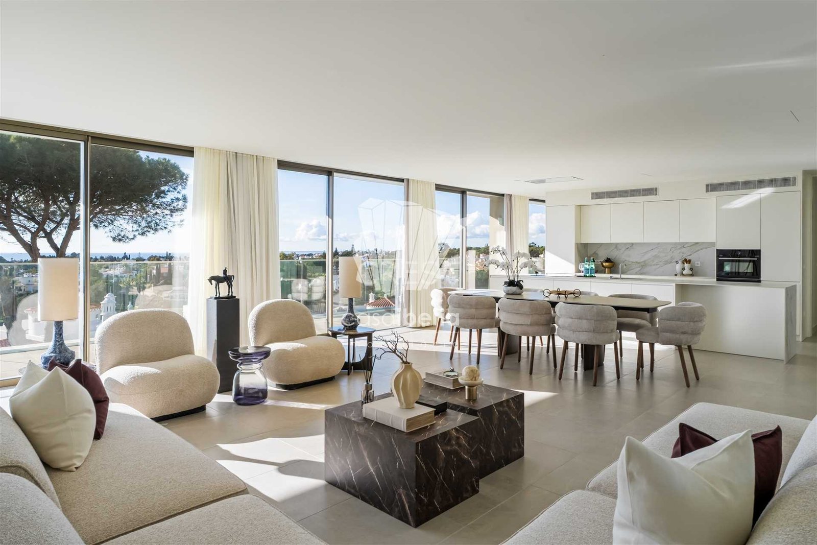 Generous Living Space Apartment in Faro  with 4 bedrooms