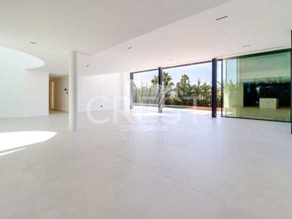 Generous Living Space Detached House in Faro  with 4 bedrooms