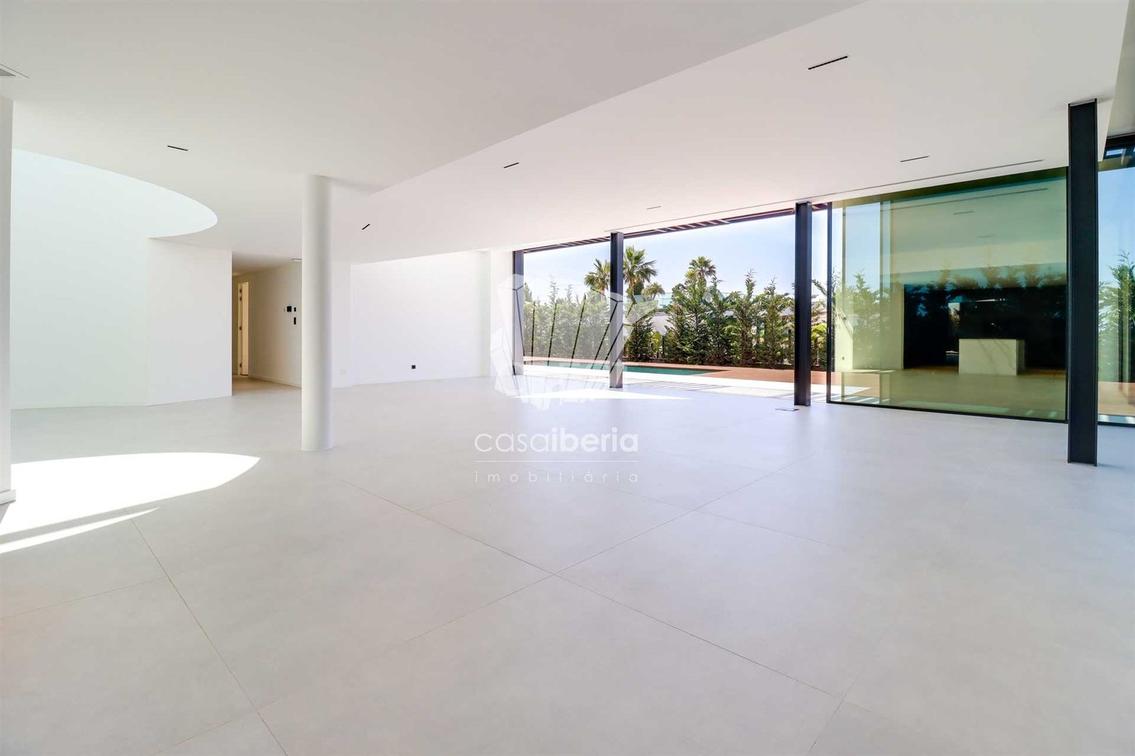 Generous Living Space Detached House in Faro  with 4 bedrooms