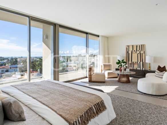 Generous Living Space Apartment in Faro  with 4 bedrooms