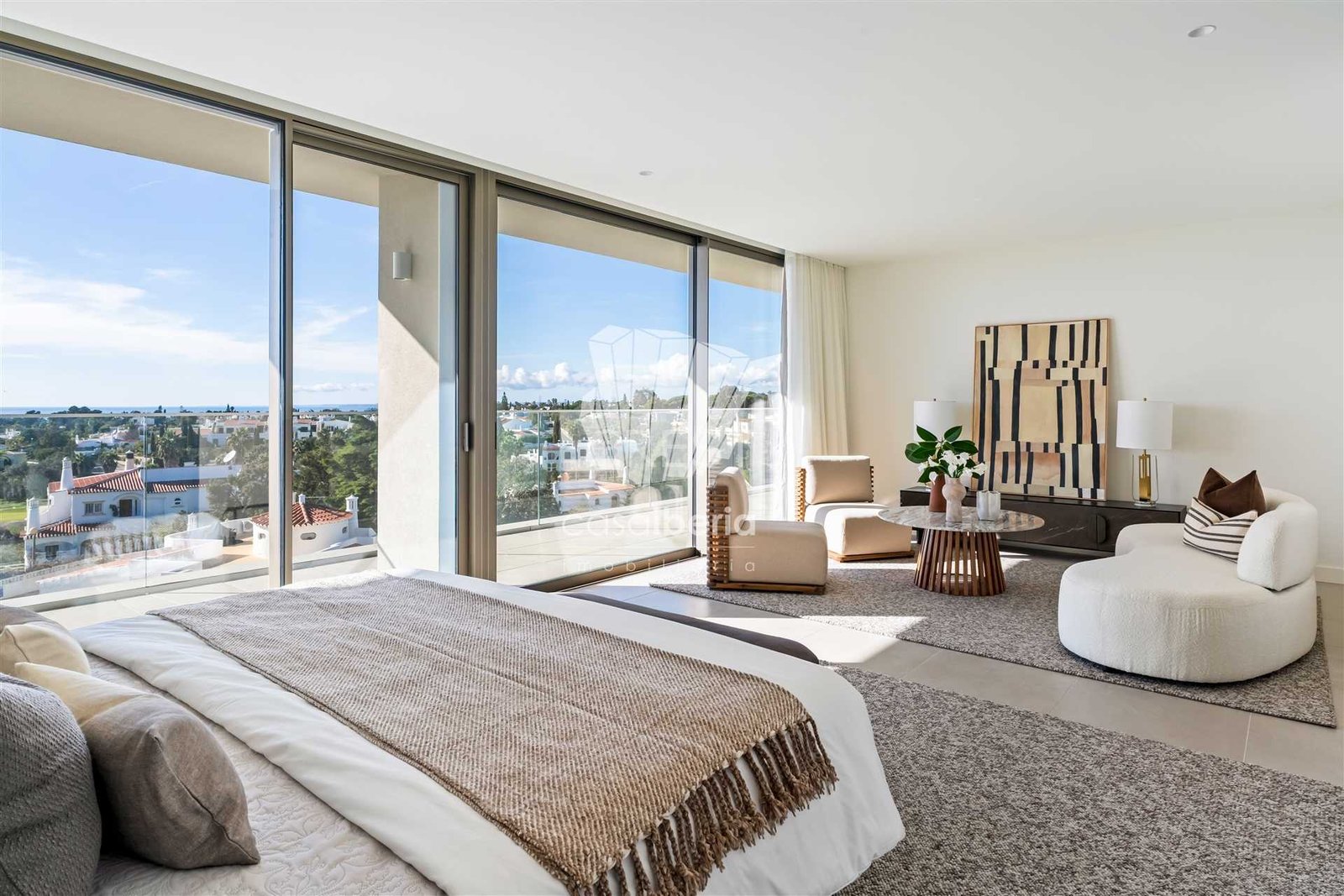 a1c5a32c4545 Generous Living Space Apartment in Faro with 4 bedrooms
