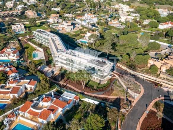 Generous Living Space Apartment in Faro  with 4 bedrooms