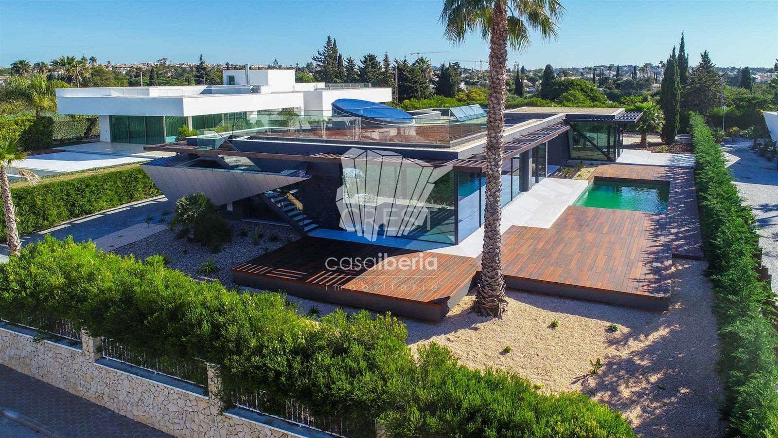 Generous Living Space Detached House in Faro  with 4 bedrooms