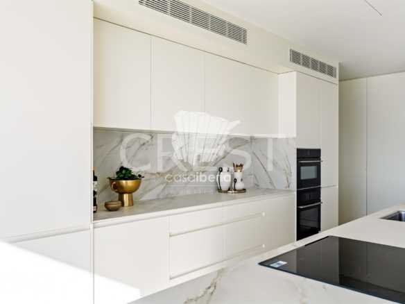 Generous Living Space Apartment in Faro  with 4 bedrooms