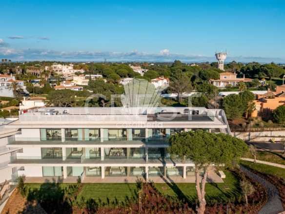 Generous Living Space Apartment in Faro  with 4 bedrooms