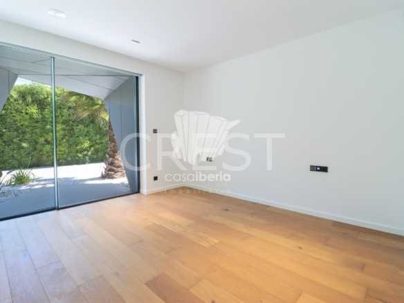 Generous Living Space Detached House in Faro  with 4 bedrooms