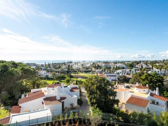 Generous Living Space Apartment in Faro  with 4 bedrooms