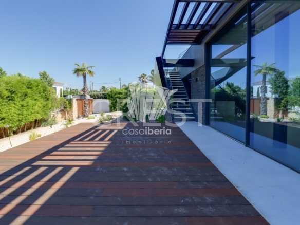 Generous Living Space Detached House in Faro  with 4 bedrooms