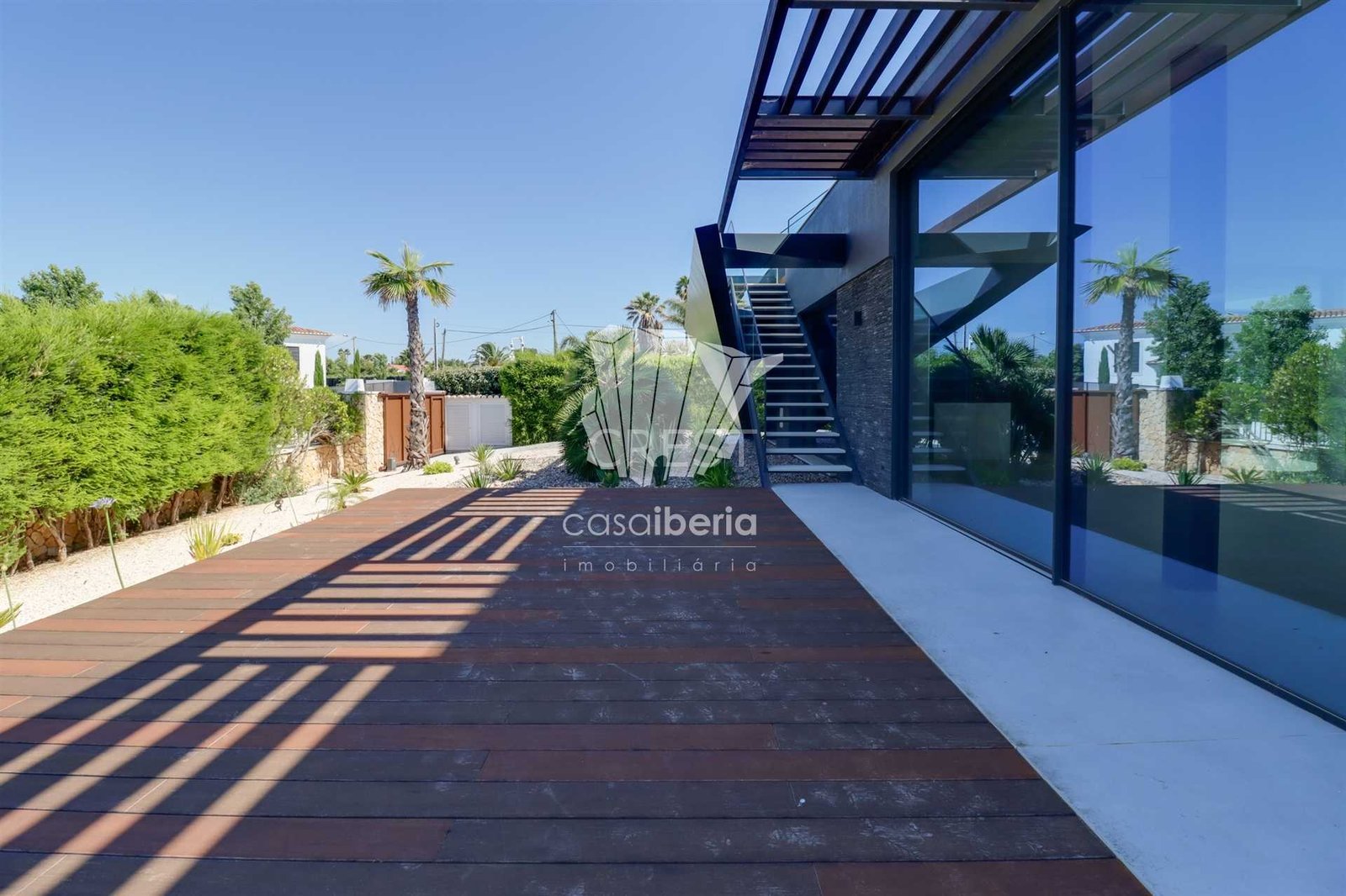Generous Living Space Detached House in Faro  with 4 bedrooms