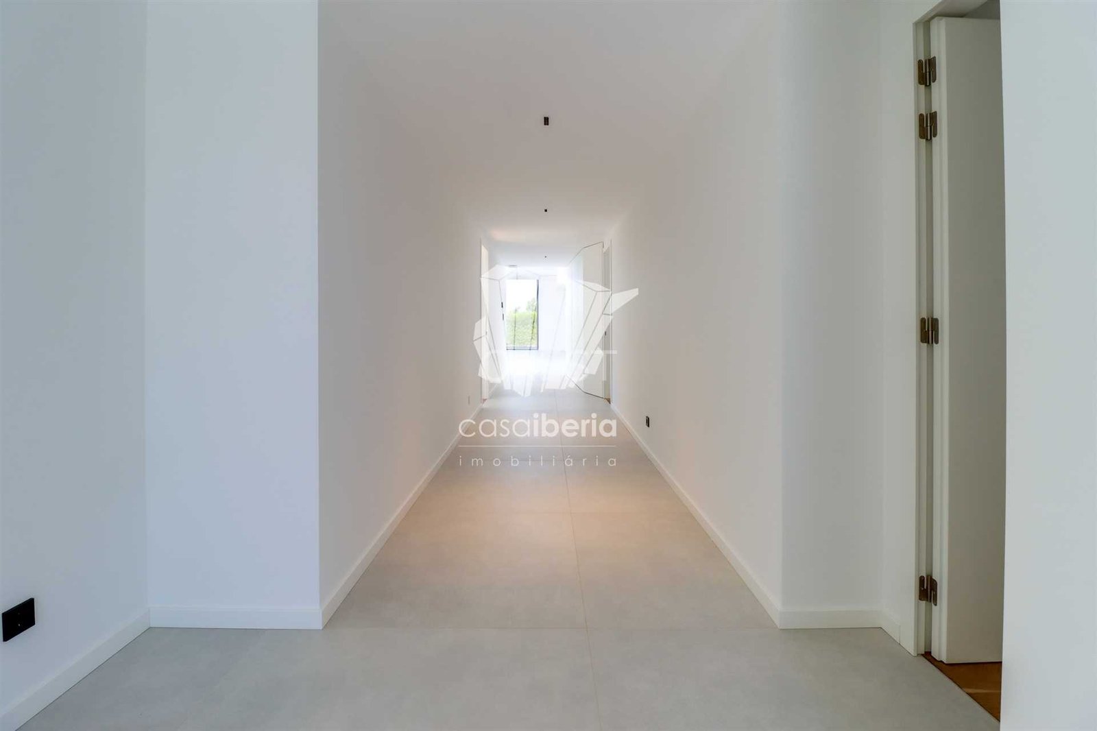 Generous Living Space Detached House in Faro  with 4 bedrooms