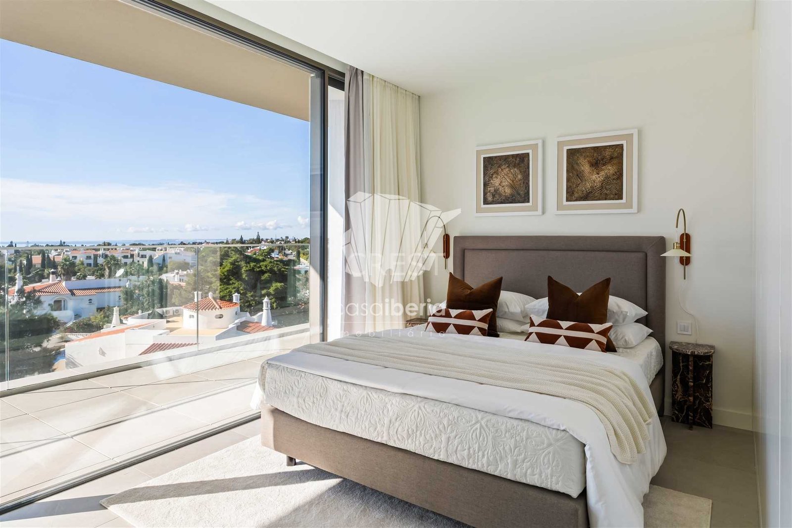 Generous Living Space Apartment in Faro  with 4 bedrooms