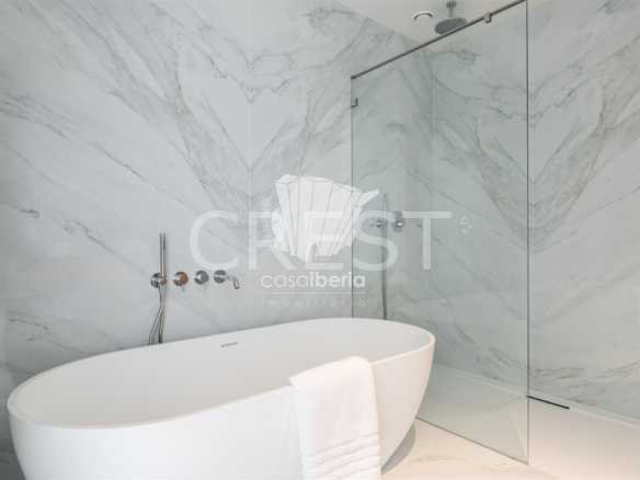 Generous Living Space Apartment in Faro  with 4 bedrooms