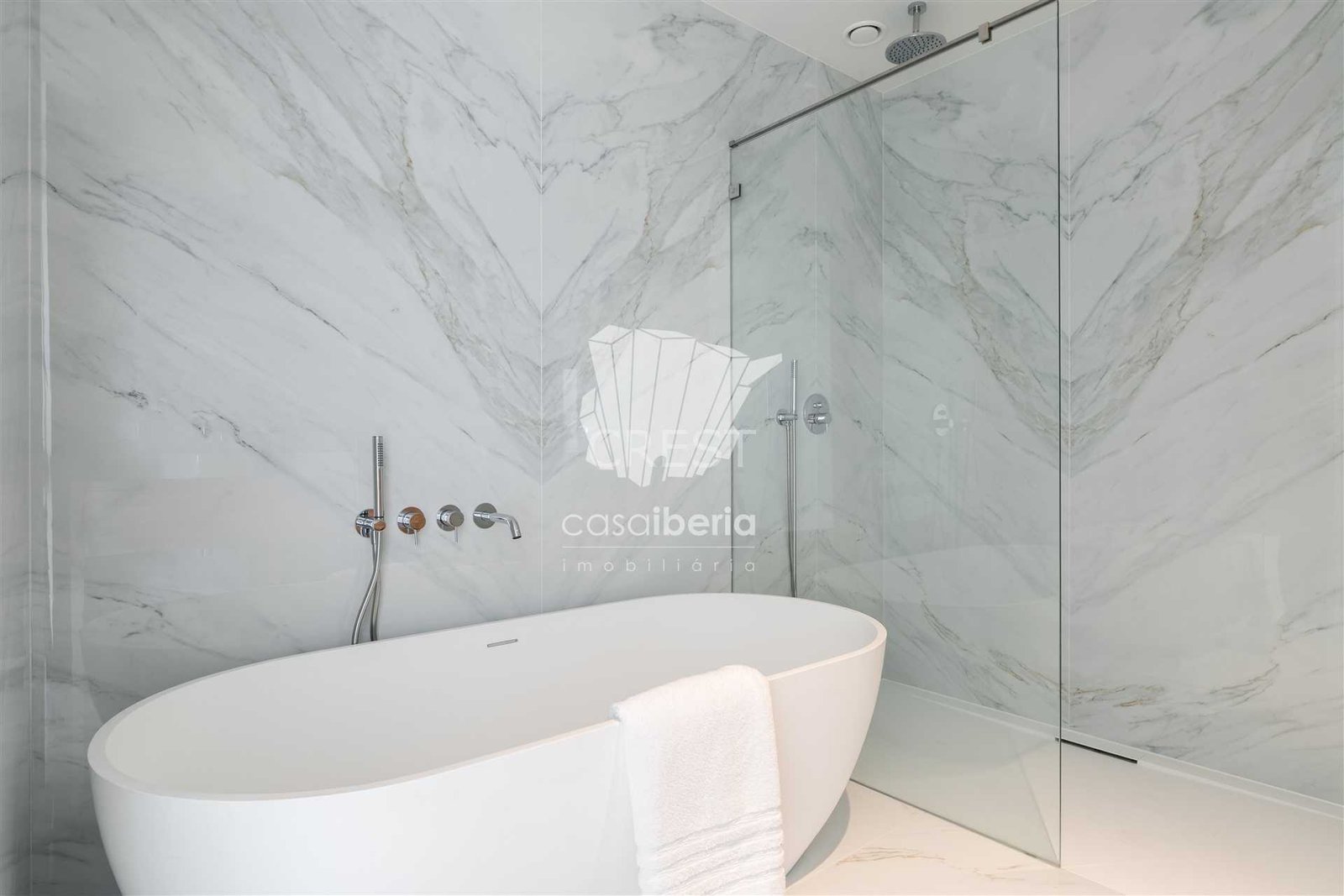 c763e58b4545 Generous Living Space Apartment in Faro with 4 bedrooms