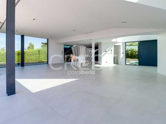 Generous Living Space Detached House in Faro  with 4 bedrooms