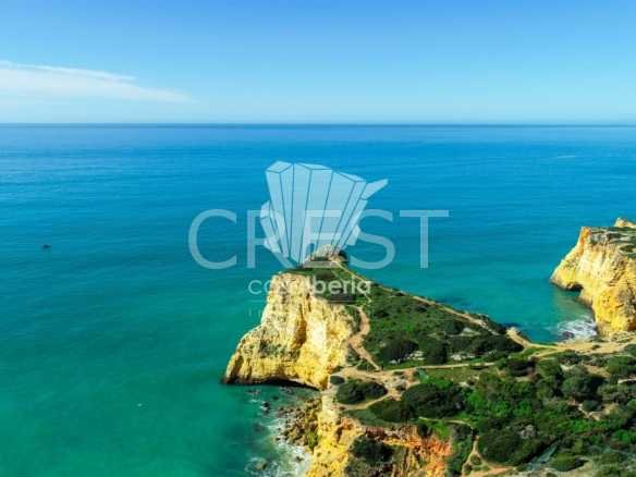 Generous Living Space Detached House in Faro  with 4 bedrooms
