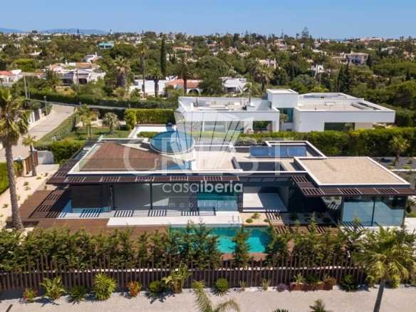 Generous Living Space Detached House in Faro  with 4 bedrooms