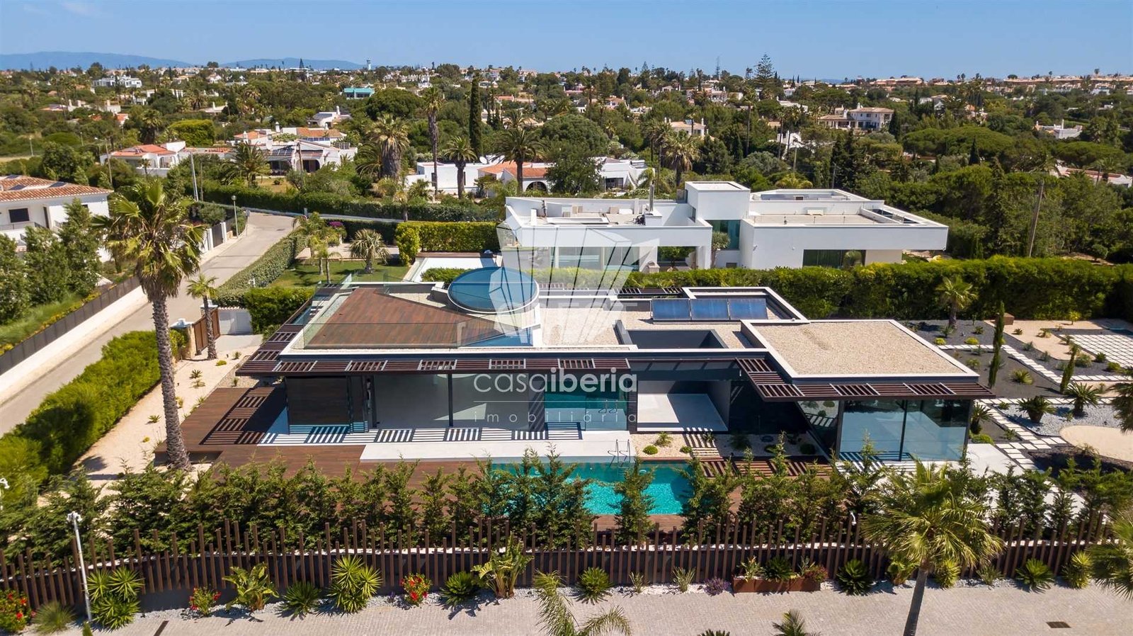 Generous Living Space Detached House in Faro  with 4 bedrooms