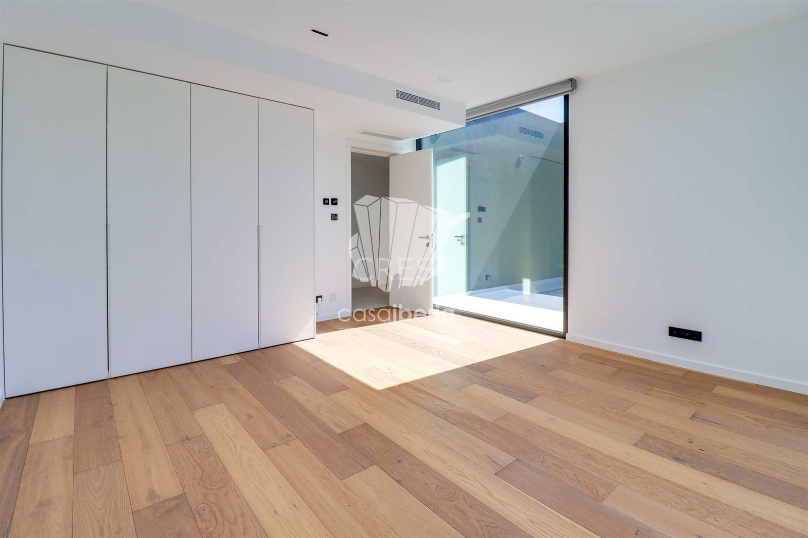 Generous Living Space Detached House in Faro  with 4 bedrooms