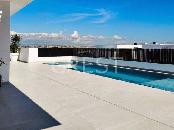 Generous Living Space  in Rojales with 4 bedrooms