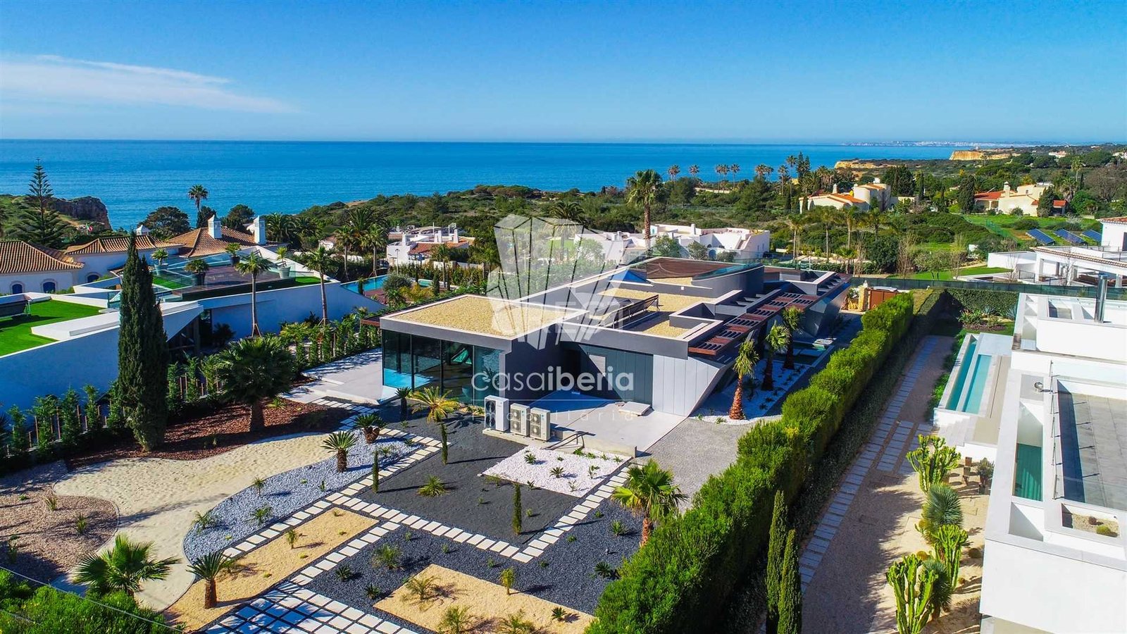 da8758cd4897 Generous Living Space Detached House in Faro with 4 bedrooms