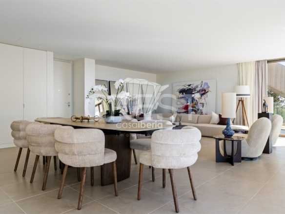 Generous Living Space Apartment in Faro  with 4 bedrooms