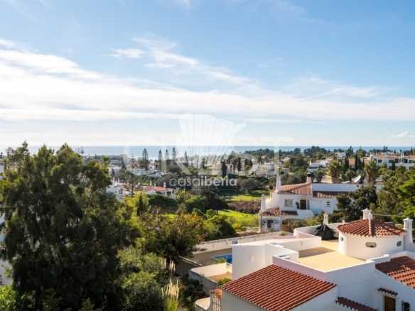 Generous Living Space Apartment in Faro  with 4 bedrooms