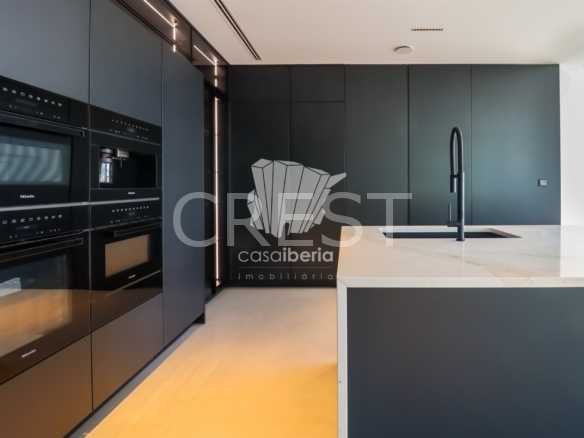 Generous Living Space Detached House in Faro  with 4 bedrooms
