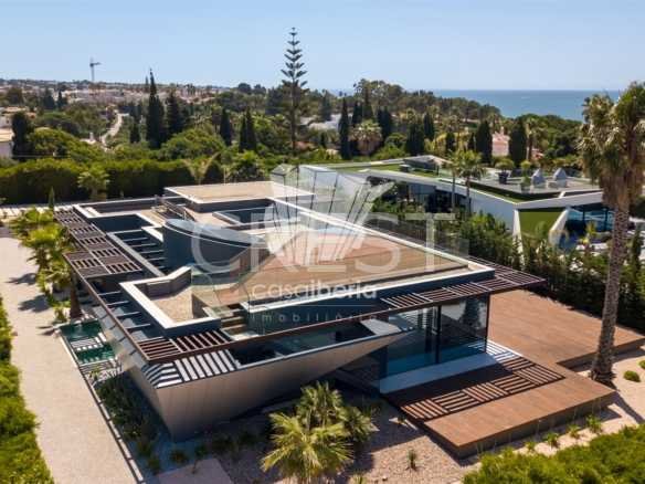 Generous Living Space Detached House in Faro  with 4 bedrooms