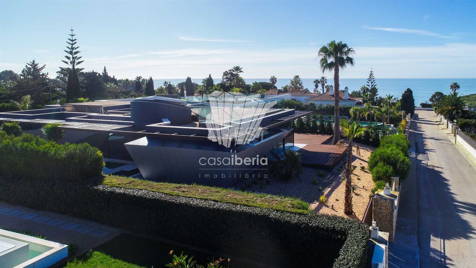 Generous Living Space Detached House in Faro  with 4 bedrooms