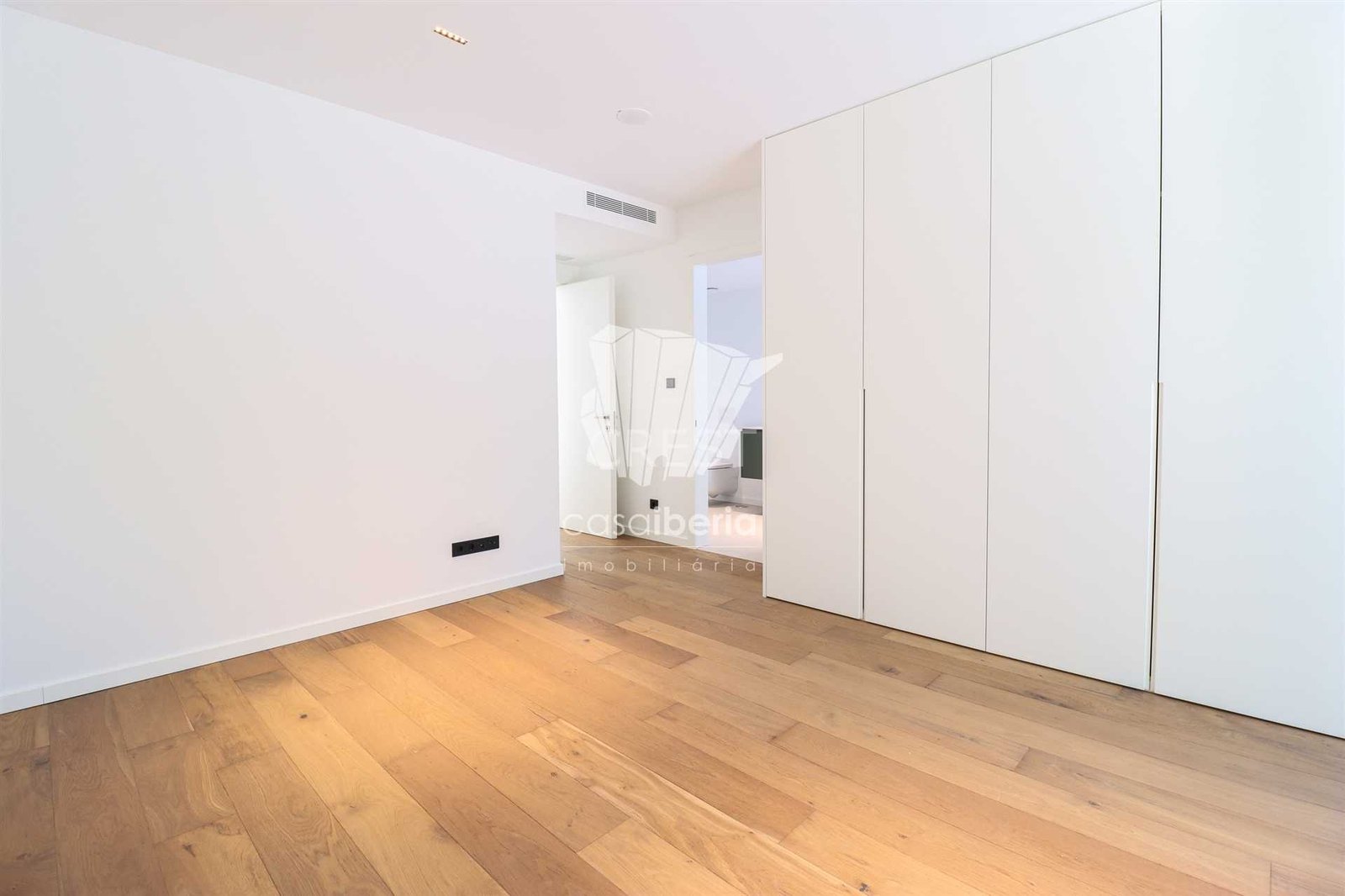 Generous Living Space Detached House in Faro  with 4 bedrooms