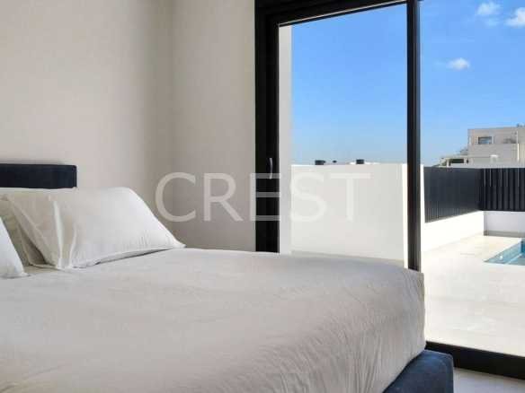 Generous Living Space  in Rojales with 4 bedrooms
