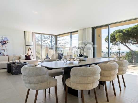 Generous Living Space Apartment in Faro  with 4 bedrooms