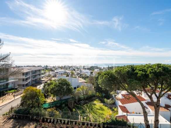 Generous Living Space Apartment in Faro  with 4 bedrooms
