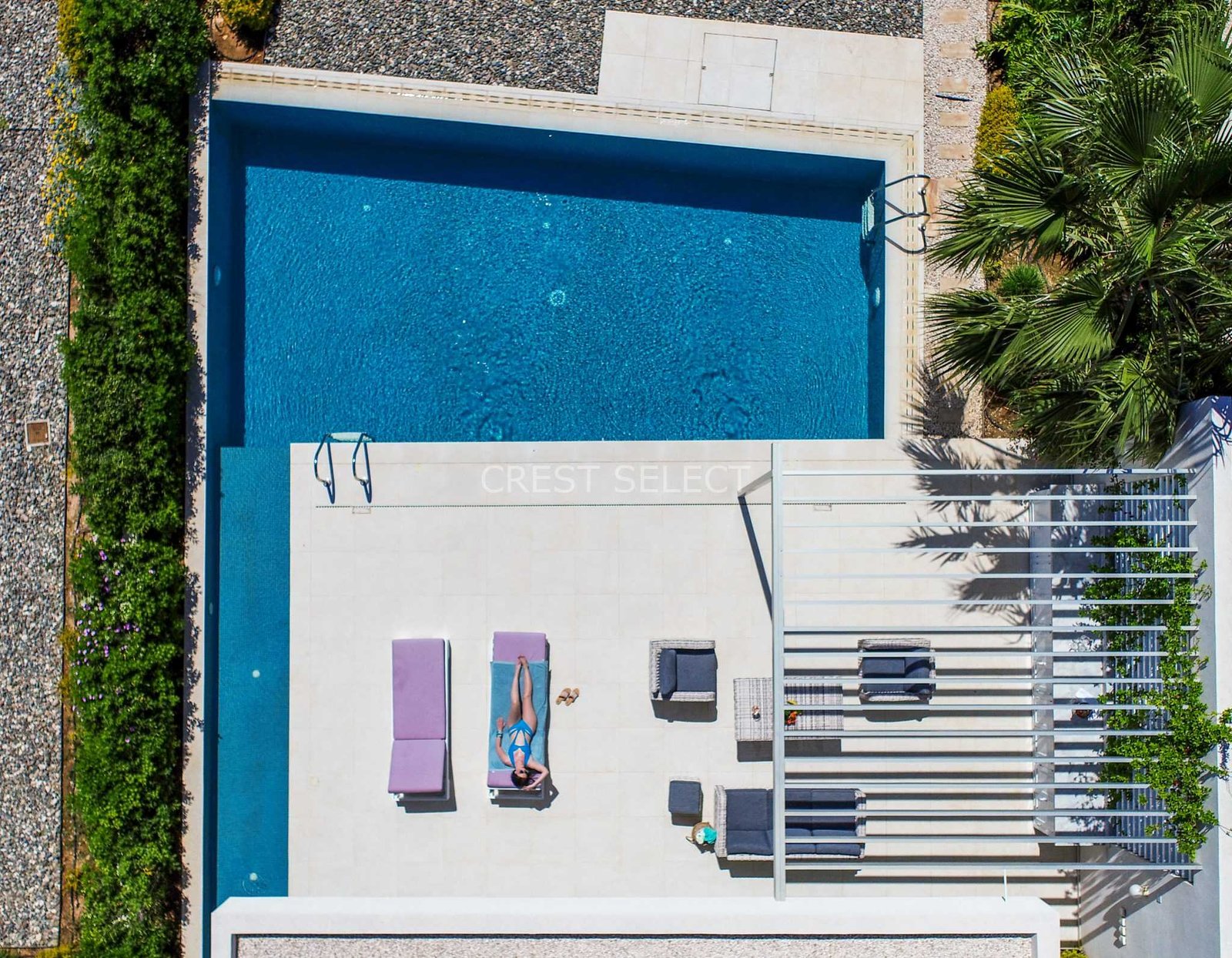 Sleek Family Residence Villas / Houses in Coral Bay with 3 bedrooms
