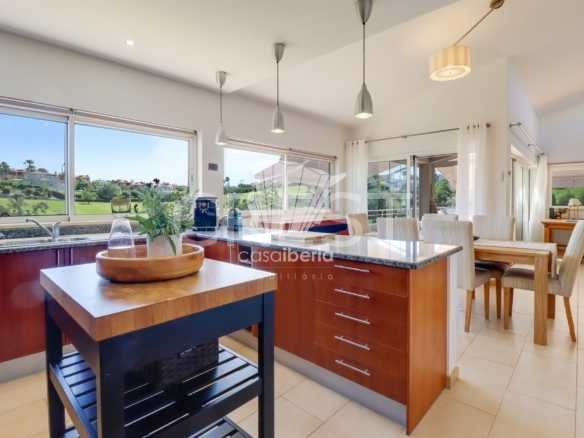 Relaxing Family Sanctuary House in Faro  with 3 bedrooms