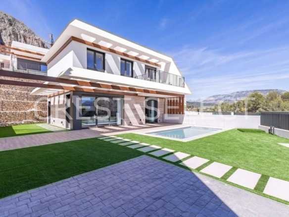 Luxurious Family Haven  in Polop with 3 bedrooms