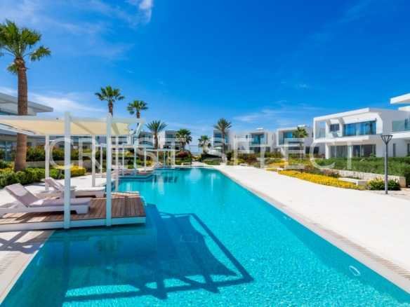 Sleek Family Residence Villas / Houses in Coral Bay with 3 bedrooms
