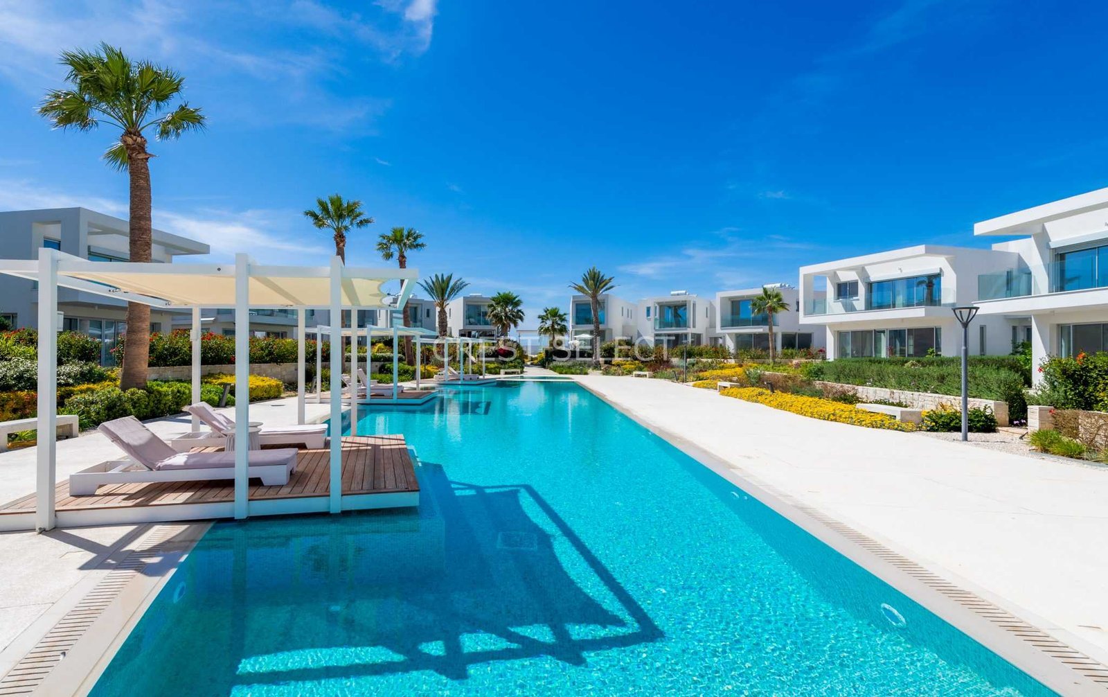 Sleek Family Residence Villas / Houses in Coral Bay with 3 bedrooms