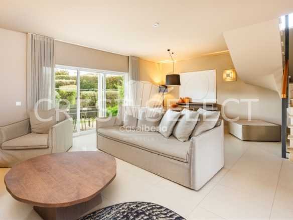 Contemporary Living Haven Terraced House in Faro  with 2 bedrooms