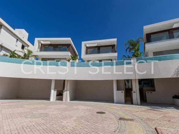 Stylish Family Oasis Villas / Houses in Kissonerga with 5 bedrooms