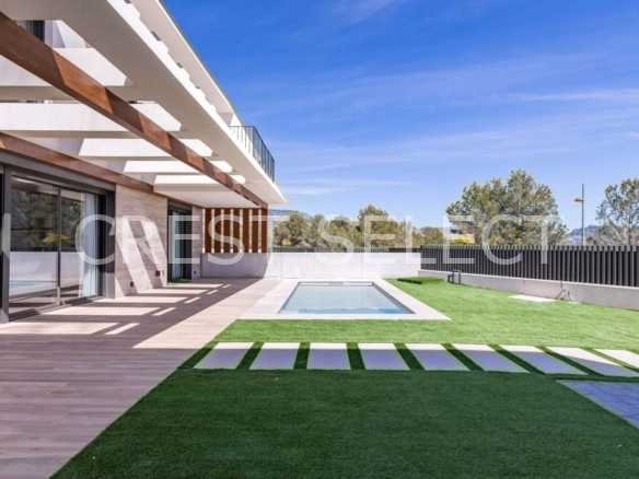 Luxurious Family Haven  in Polop with 3 bedrooms