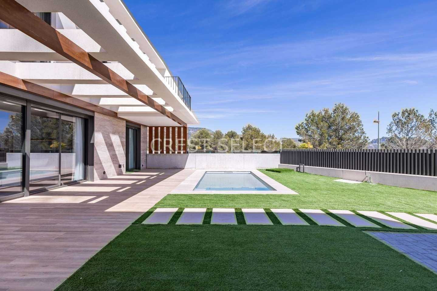 Luxurious Family Haven  in Polop with 3 bedrooms