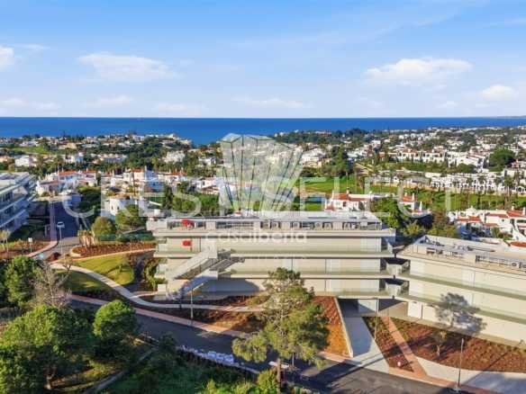 Generous Living Space Apartment in Faro  with 4 bedrooms