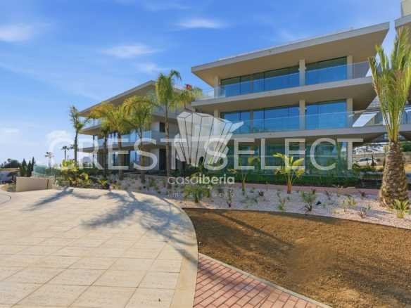 Generous Living Space Apartment in Faro  with 4 bedrooms
